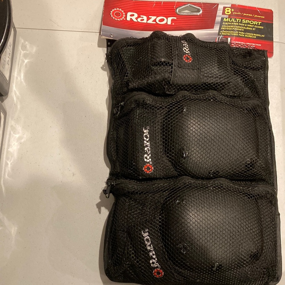 Razor Multi-Sport Elbow/Knee Pads & Wrist Guards | 8+ Youth
